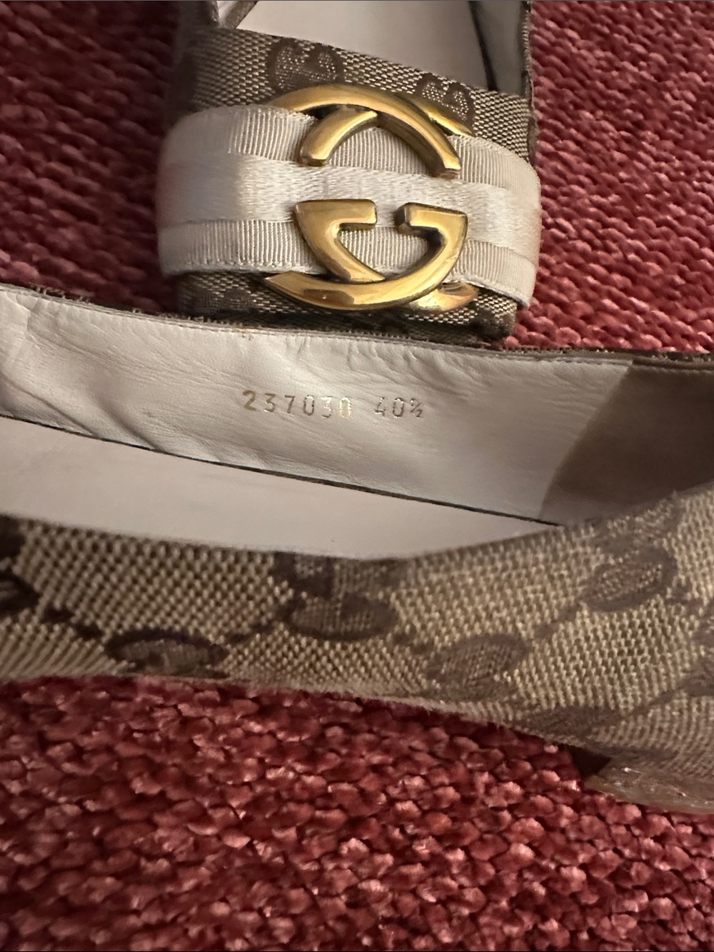 Authentic Gucci GG Canvas Interlocking G Open Toe Flats - Picture 2 of 9